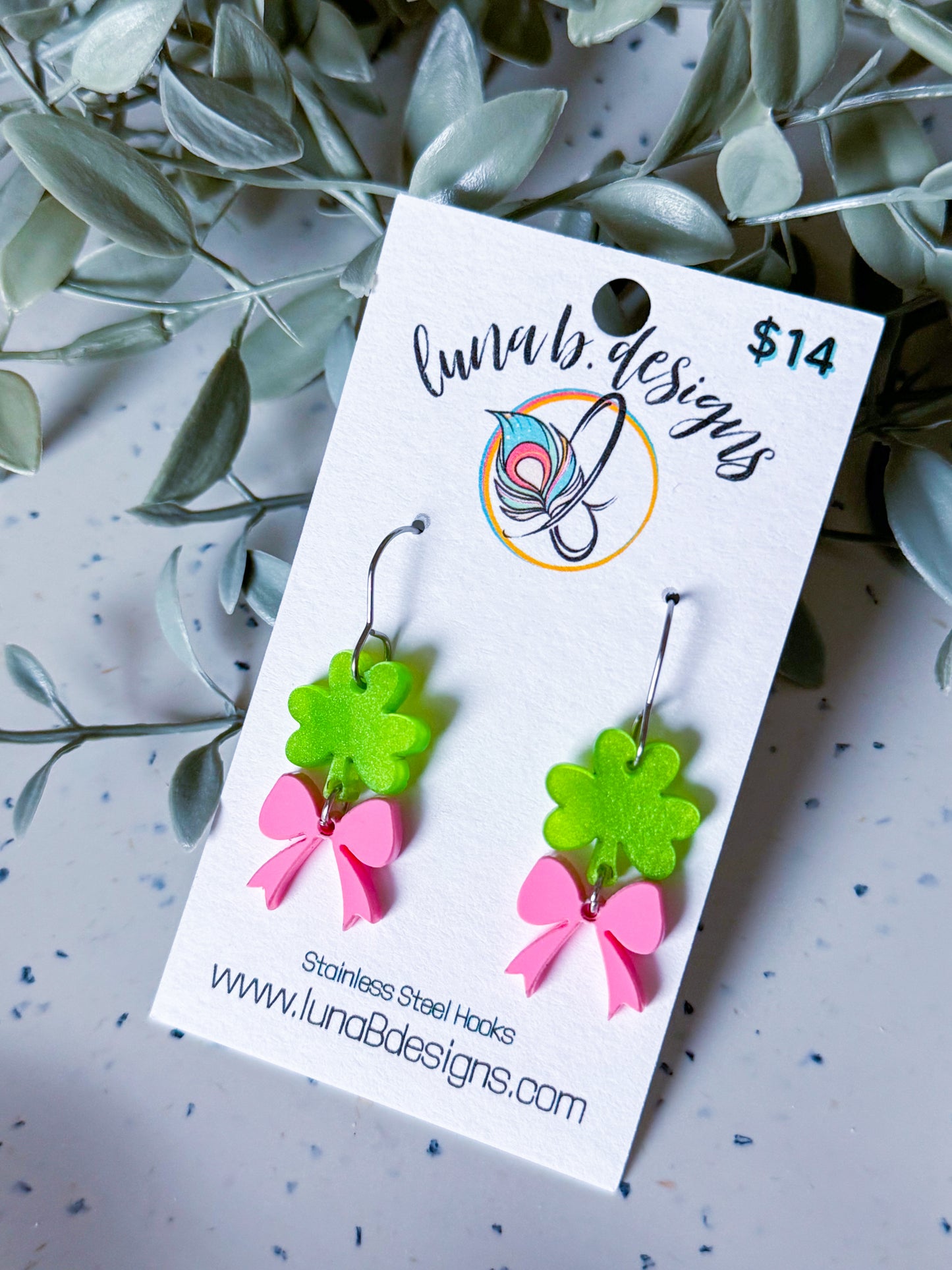 St. Patrick’s Day: Shamrocks w/ Pink Bow