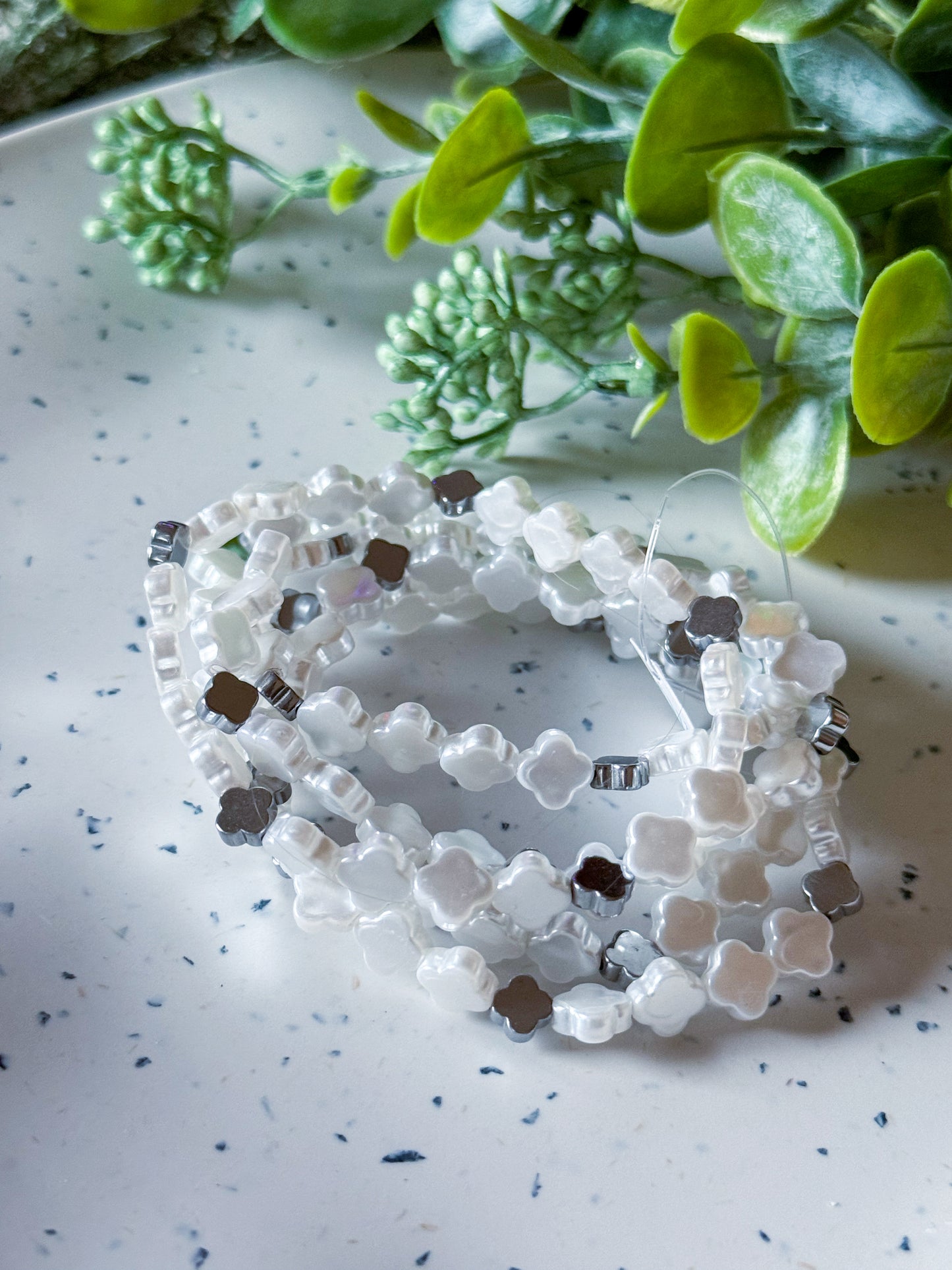 Bracelets - Pearl/Silver Clovers