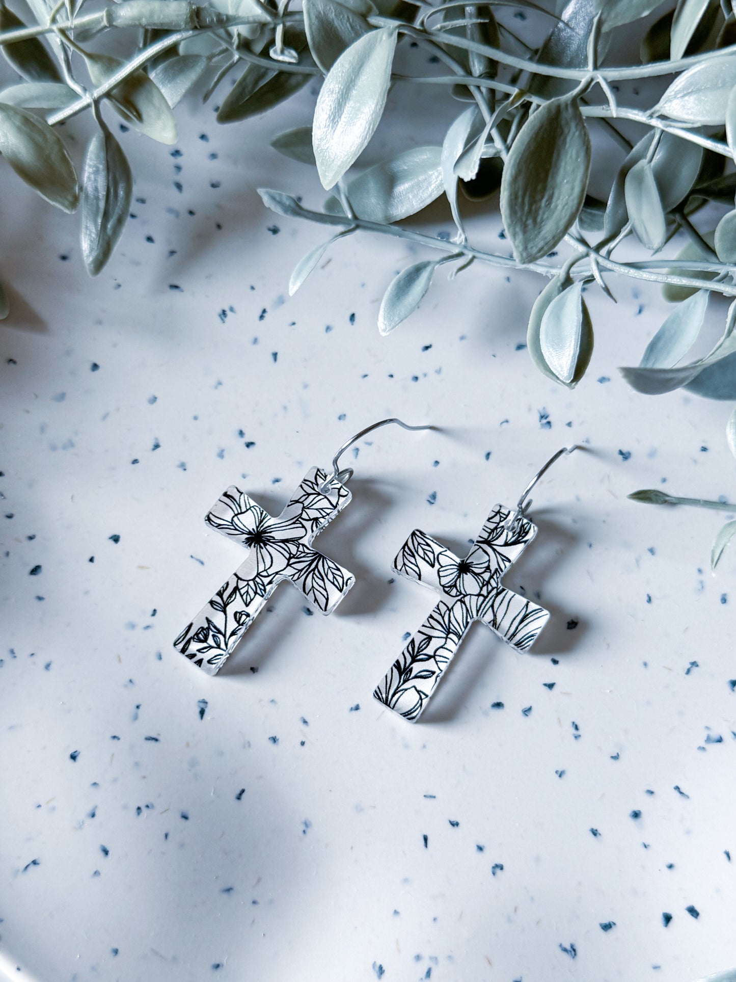 Spring & Easter: Black & White Cross
