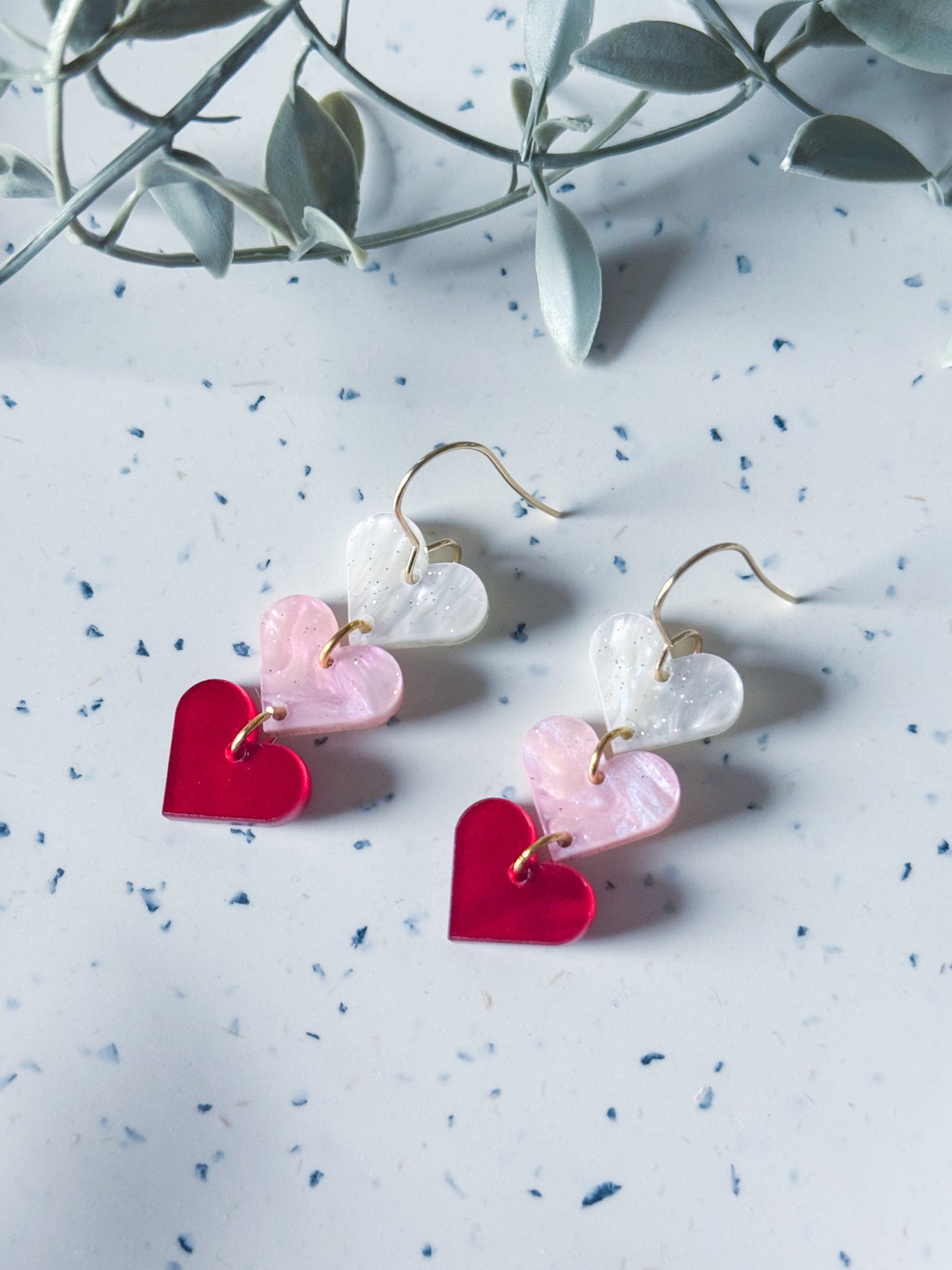 Valentine: 3-Tier Hearts (White/Pink/Red)