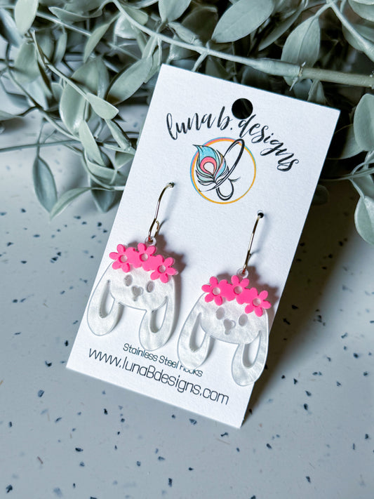 Spring & Easter: Pearl White Bunny w/ Pink Flowers