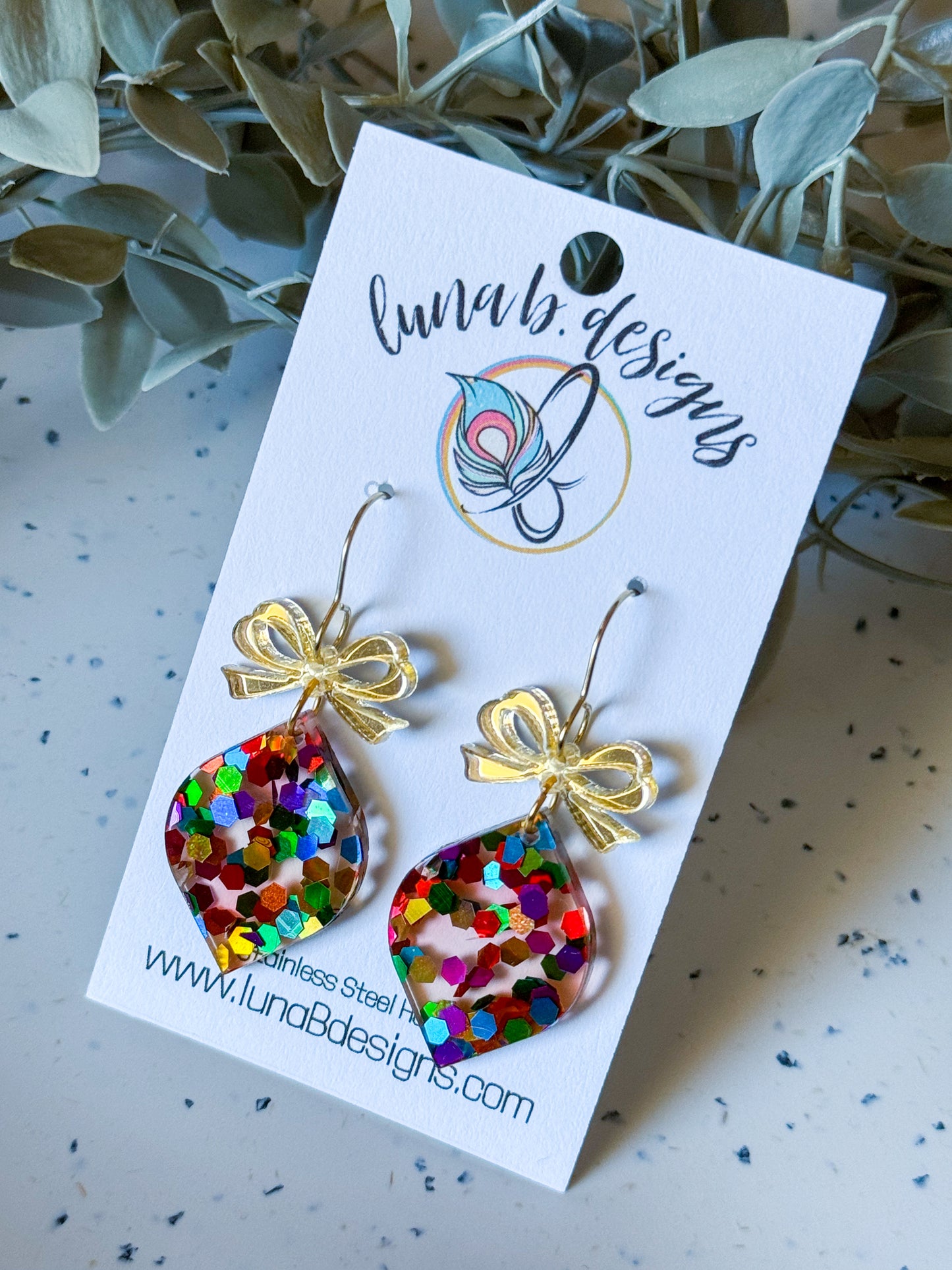 Christmas Collection: Multi Ornament w/ Gold Bow