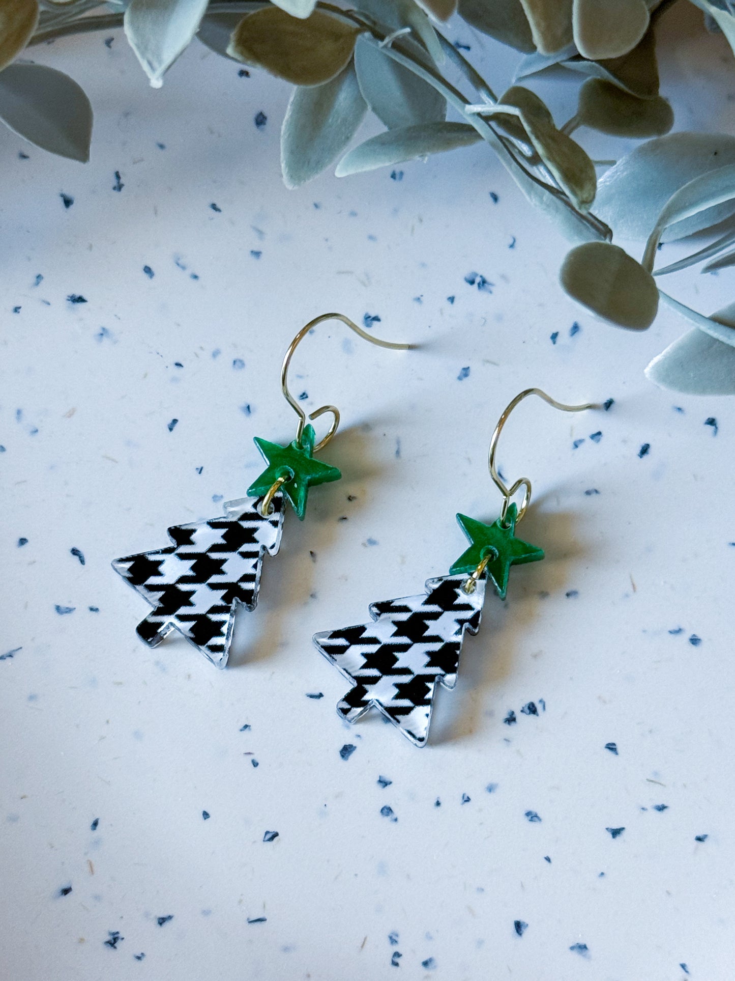 Christmas Collection: Houndstooth Tree w/ Green Star