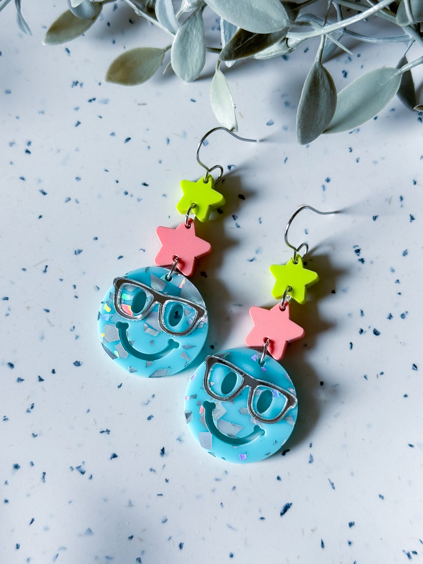 School🍎✏️: Smiley with Glasses