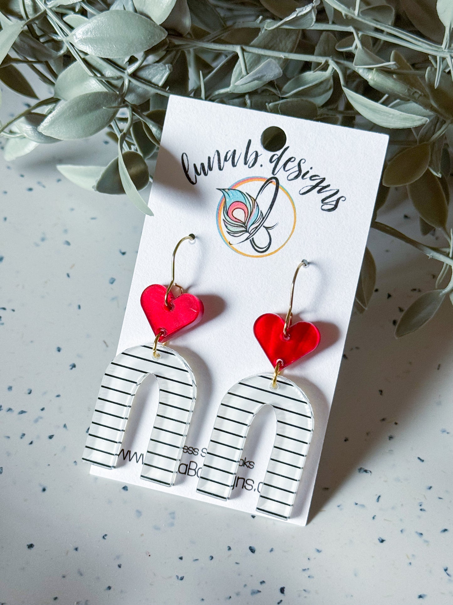 Valentine: Red Heart w/ Black/White Stipe Arch