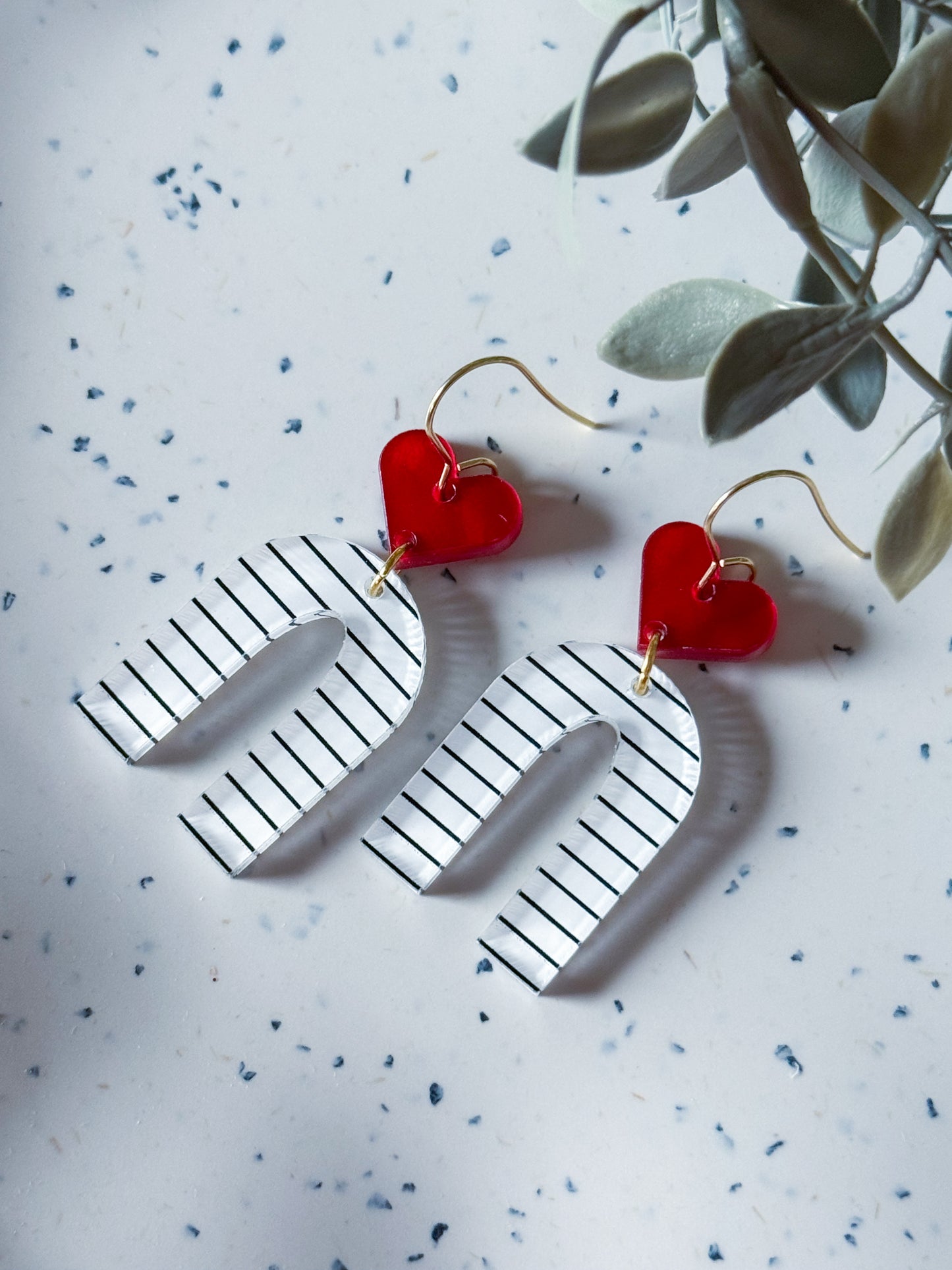 Valentine: Red Heart w/ Black/White Stipe Arch