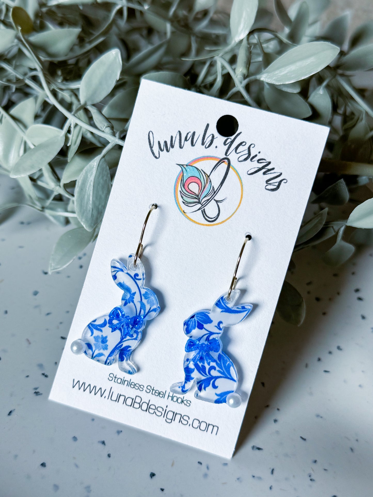 Spring & Easter: Blue & White Floral Bunny w/ Pearl