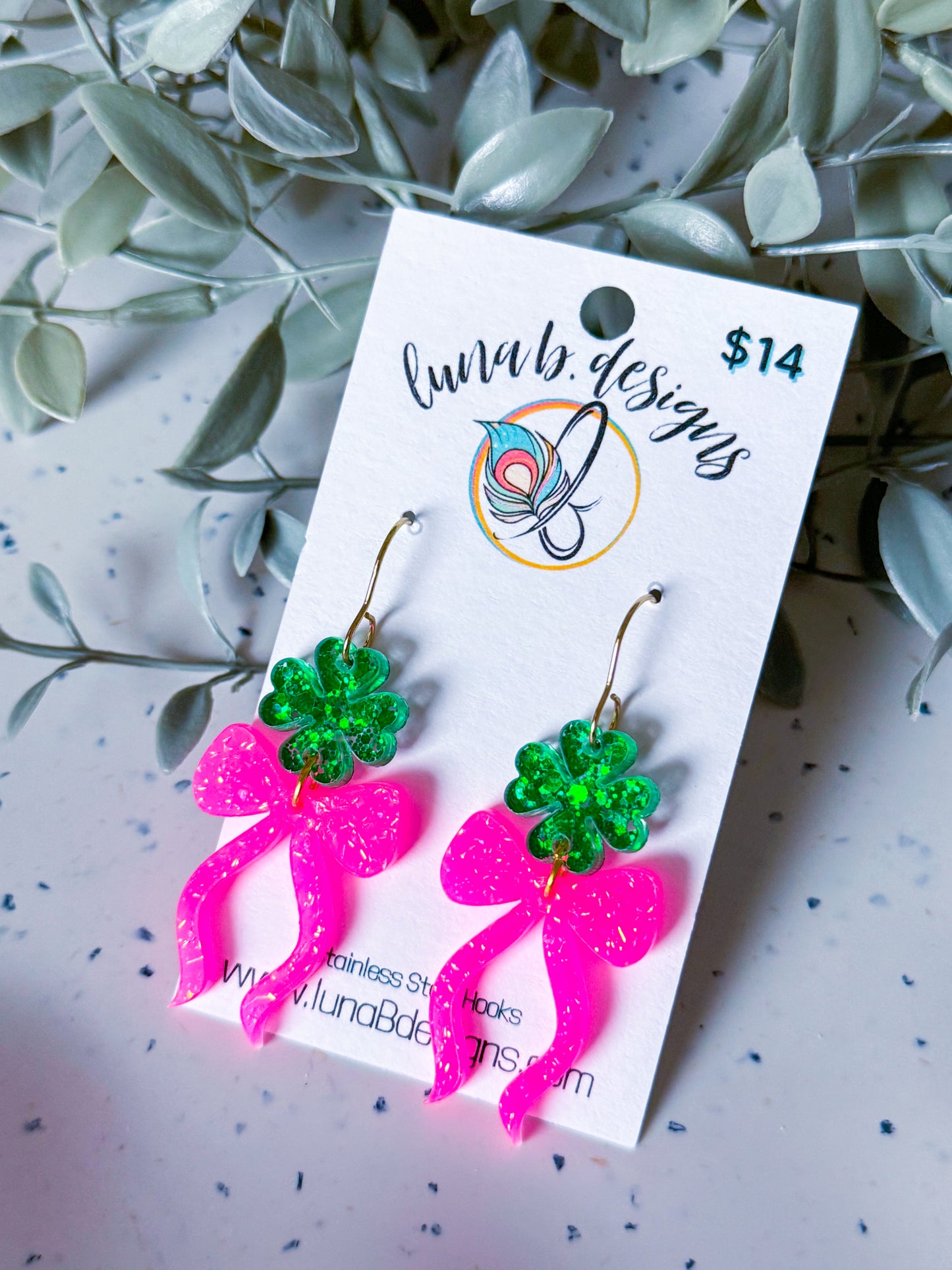 St. Patrick’s Day: Clovers w/ Pink Bow