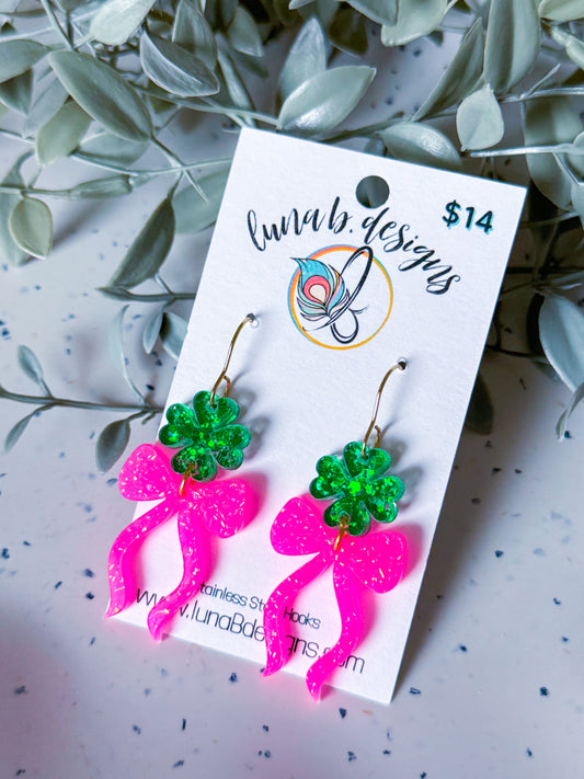 St. Patrick’s Day: Clovers w/ Pink Bow