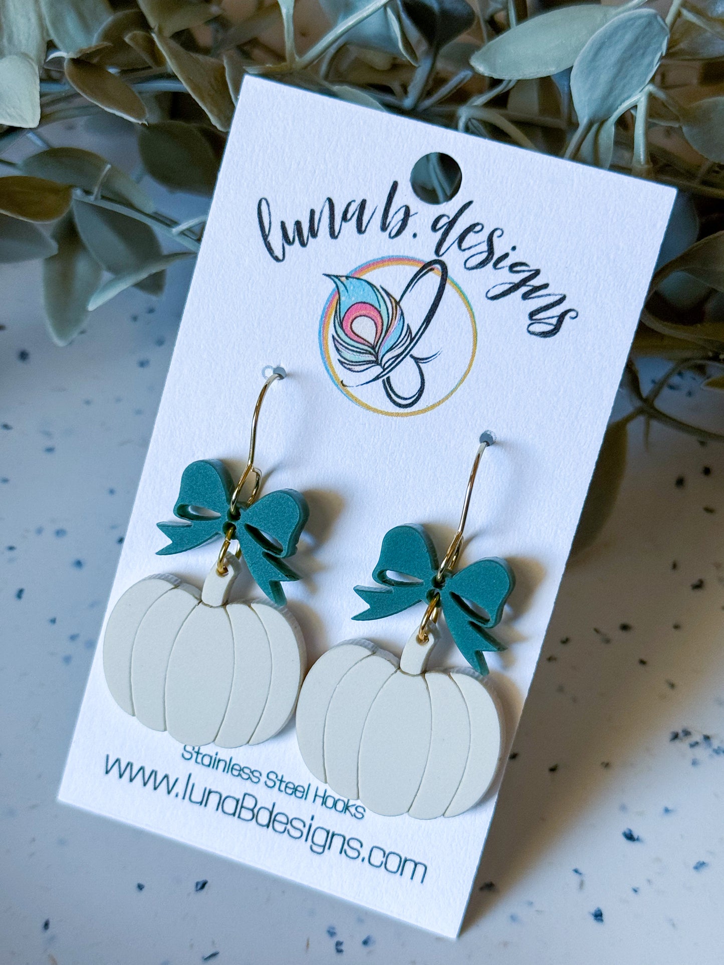 Fall: Cream Pumpkin w/ Green Bow